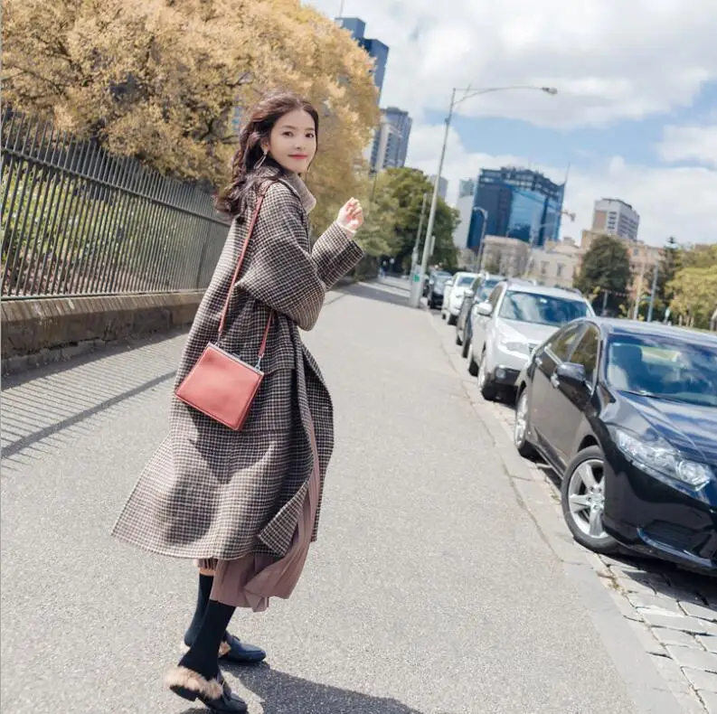 Autumn and winter new lapel long-sleeved woolen plaid jacket spring single-breasted warm high-quality robes coat women's clothin
Autumn and winter new lapel long-sleeved woolen plaid jacket spring single-breasted warm high-quality robes coat women's clothin