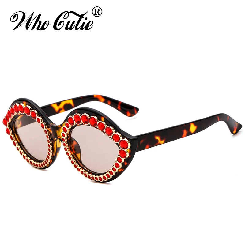 WHO CUTIE 2018 Sexy Lips Shape Sunglasses Women Diamond Luxury Brand Retro Vintage Cat Eye Crystal Frame Chic Sun Glasses 477
WHO CUTIE 2018 Sexy Lips Shape Sunglasses Women Diamond Luxury Brand Retro Vintage Cat Eye Crystal Frame Chic Sun Glasses 477