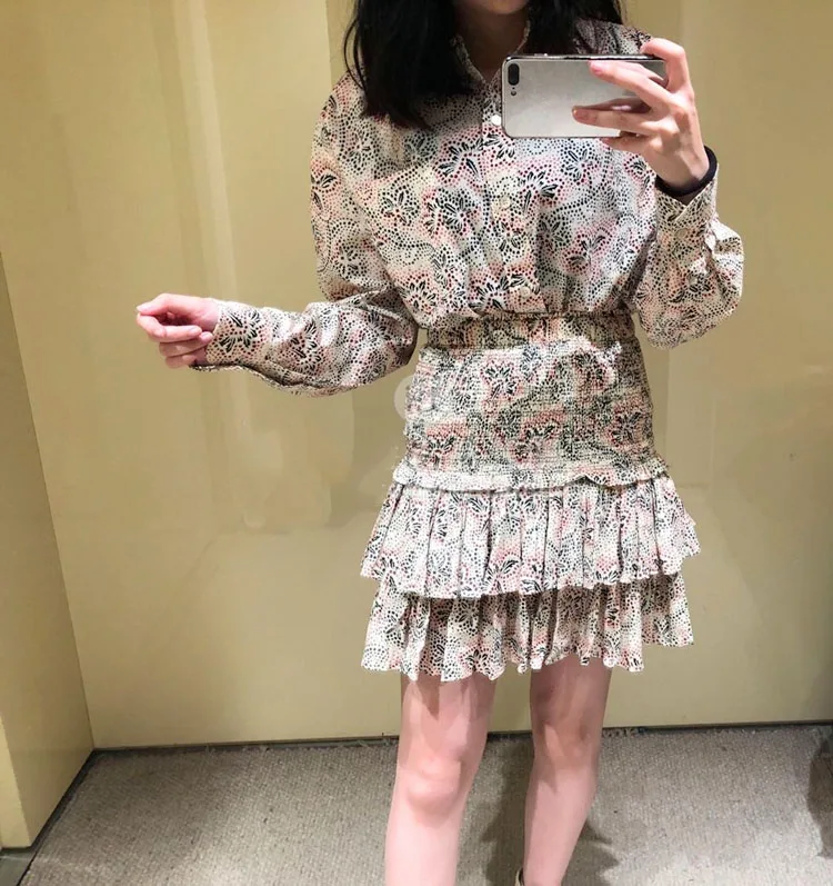Pasiley Print Shirt Top Round Neck Front Button up + matching print SMOCKED High Waist Mini Tier Skirt 2 pieces set
Pasiley Print Shirt Top Round Neck Front Button up + matching print SMOCKED High Waist Mini Tier Skirt 2 pieces set