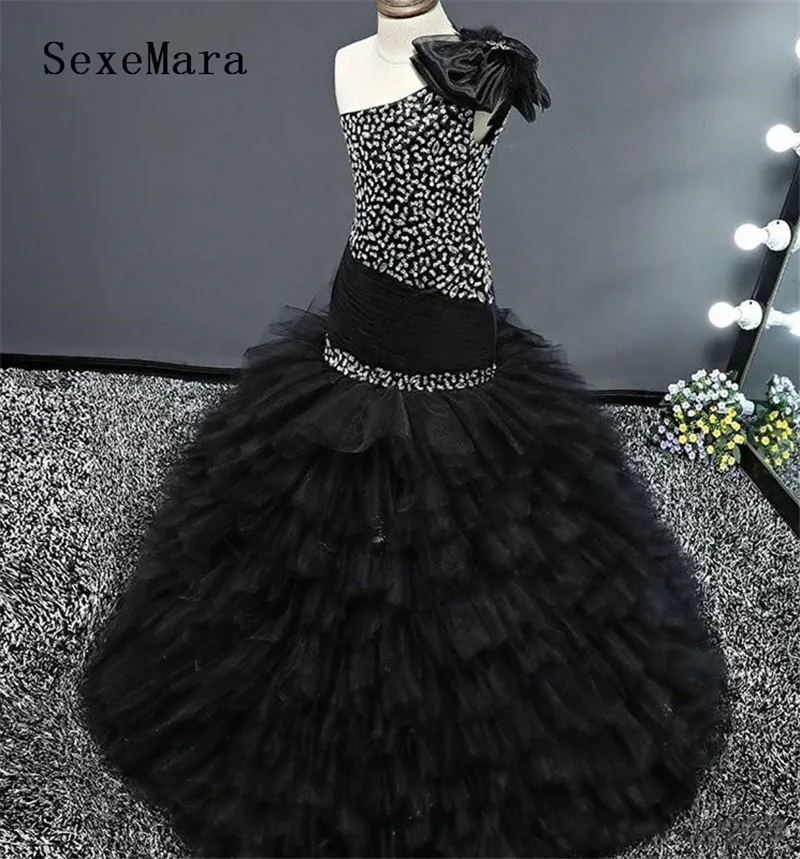 Ruffles Mermaid Glitz Pageant Dresses One Shoulder with Bow Beaded Sequins Girl Dresses for Special Occasion Custom Made
Ruffles Mermaid Glitz Pageant Dresses One Shoulder with Bow Beaded Sequins Girl Dresses for Special Occasion Custom Made