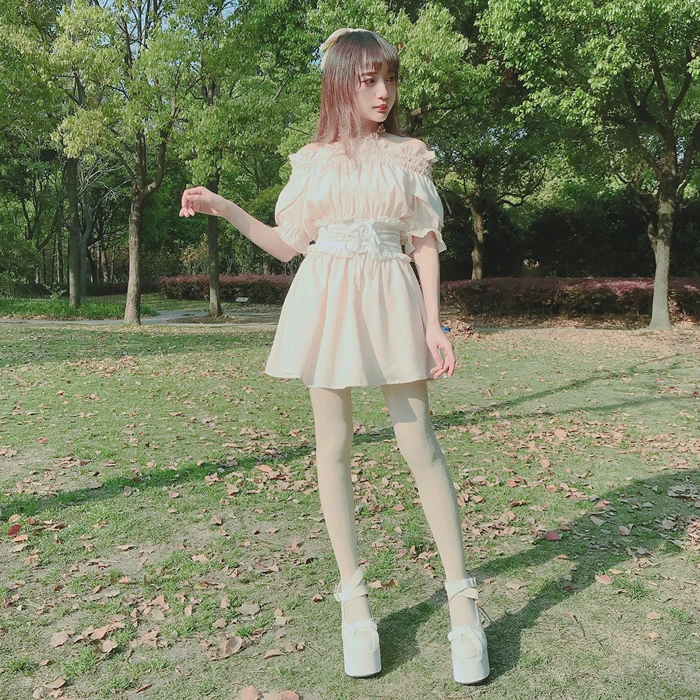 Princess sweet lolita dress Bobon21 little fresh girl yellow and soft bubble sleeve chiffon dress with waist belt D1605
Princess sweet lolita dress Bobon21 little fresh girl yellow and soft bubble sleeve chiffon dress with waist belt D1605