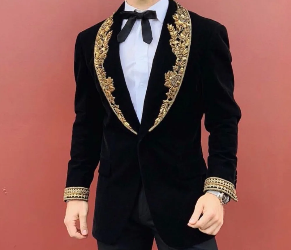 Unique Design 2019 Autumn Winter Black Velvet Gold Lace Appliques Performance Male Jacket Wedding Prom Party Suits blazer
Unique Design 2019 Autumn Winter Black Velvet Gold Lace Appliques Performance Male Jacket Wedding Prom Party Suits blazer