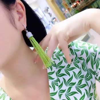 Qi Xuan_Light Green Olivine Tassel Earrings S925 Silver Plated White Gold Hand Inlaid Exquisite Atmosphere Ear Studs Promotional
Qi Xuan_Light Green Olivine Tassel Earrings S925 Silver Plated White Gold Hand Inlaid Exquisite Atmosphere Ear Studs Promotional