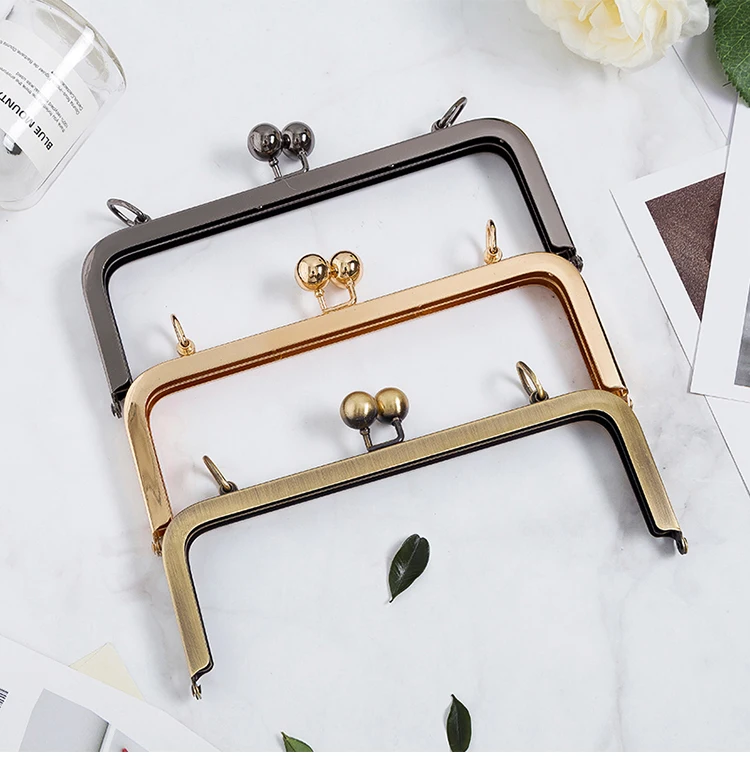 One Piece 20.5cm Purse Frame For Women Handmade Bag Frame With Screws Manual Diy Bag Accessories Gold Bronze Gun Metal
One Piece 20.5cm Purse Frame For Women Handmade Bag Frame With Screws Manual Diy Bag Accessories Gold Bronze Gun Metal