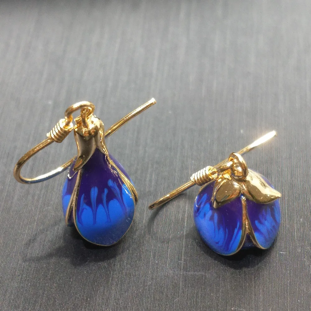 FLZB , 2018 New long earring 100% 925 sterling silver with yellow gold plated and blue enamel fashion trendy special earring
FLZB , 2018 New long earring 100% 925 sterling silver with yellow gold plated and blue enamel fashion trendy special earring