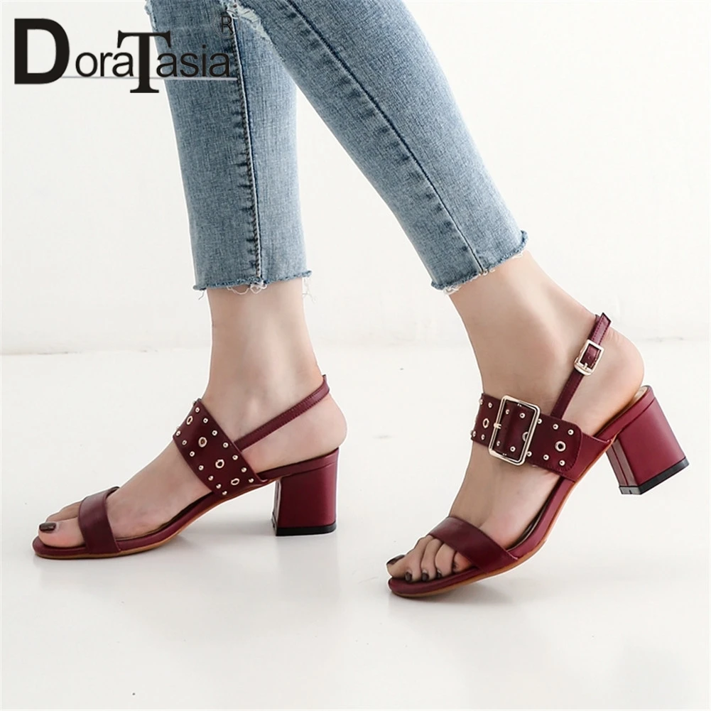 DORATASIA New Fashion Big Size 33-40 Summer Sandals 2019 Genuine Leather Belt Buckle Shoes Woman Casual Party Office Sandals
DORATASIA New Fashion Big Size 33-40 Summer Sandals 2019 Genuine Leather Belt Buckle Shoes Woman Casual Party Office Sandals