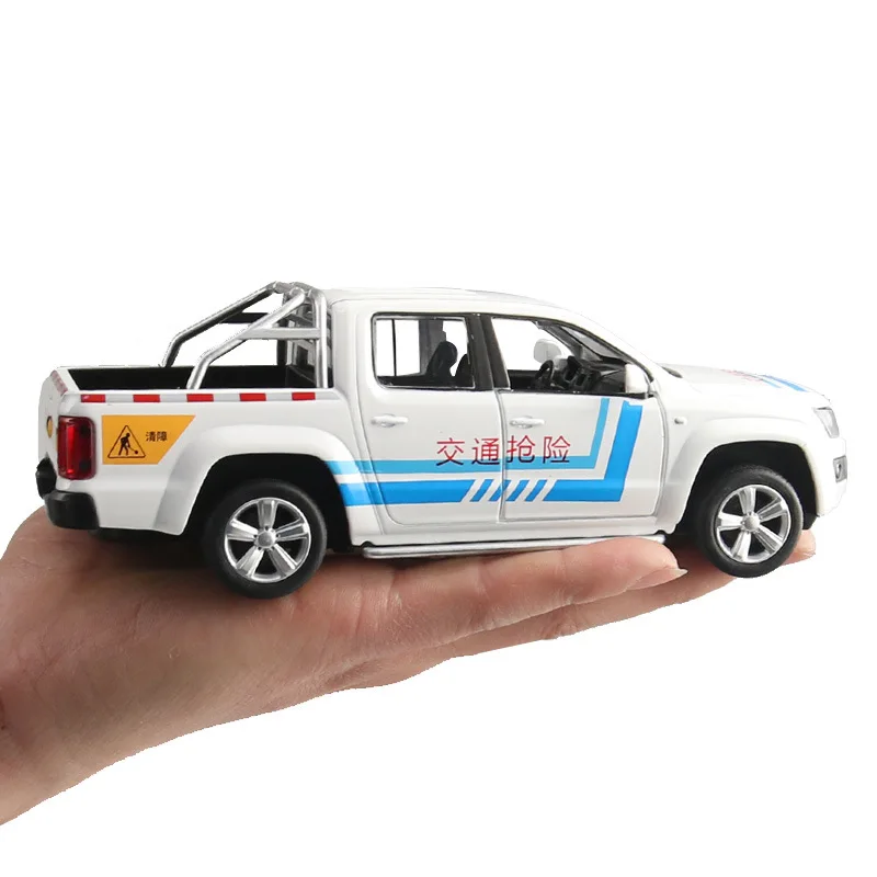 Electric Alloy Scale Car Models Die-cast coche carro Toy for Children mkd2 1:30 auto Vehicle VW Pick-up Emergency rescue vehicle
Electric Alloy Scale Car Models Die-cast coche carro Toy for Children mkd2 1:30 auto Vehicle VW Pick-up Emergency rescue vehicle