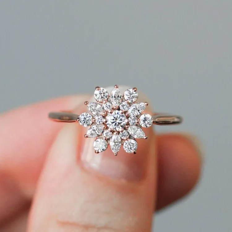 Cute Female Small Snowflake Ring Luxury Fashion Yellow Rose Gold Wedding Rings Promise Love Engagement Rings For Women
Cute Female Small Snowflake Ring Luxury Fashion Yellow Rose Gold Wedding Rings Promise Love Engagement Rings For Women