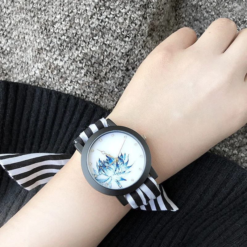 Lady gift simple stylish watch Enmex Scarves watchband elegant Retro trend fashion black & white fashion quartz wristwatch
Lady gift simple stylish watch Enmex Scarves watchband elegant Retro trend fashion black & white fashion quartz wristwatch