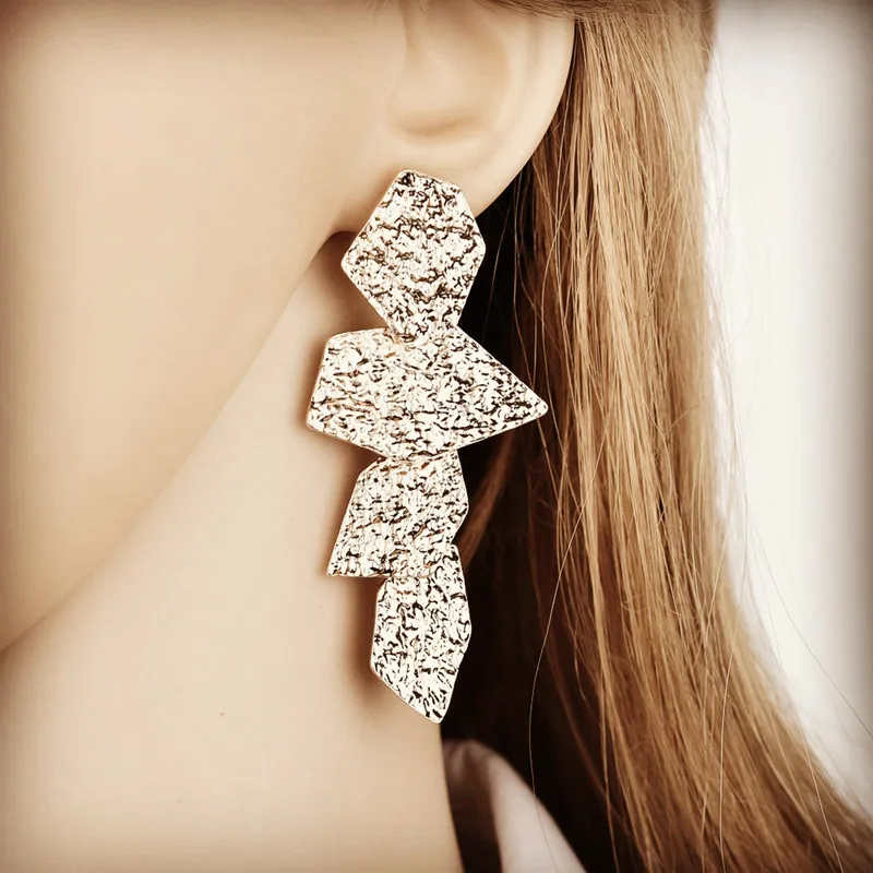 Unique earrings The new earrings fashion runway looks earrings Europe and the United States stud earrings wholesale personality
Unique earrings The new earrings fashion runway looks earrings Europe and the United States stud earrings wholesale personality