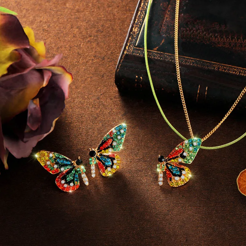 SHUANGR Exclusive Original New Color Full Glass Butterfly Wing Ear Nail Simple Temperament Earrings Necklace Jewelry Set
SHUANGR Exclusive Original New Color Full Glass Butterfly Wing Ear Nail Simple Temperament Earrings Necklace Jewelry Set
