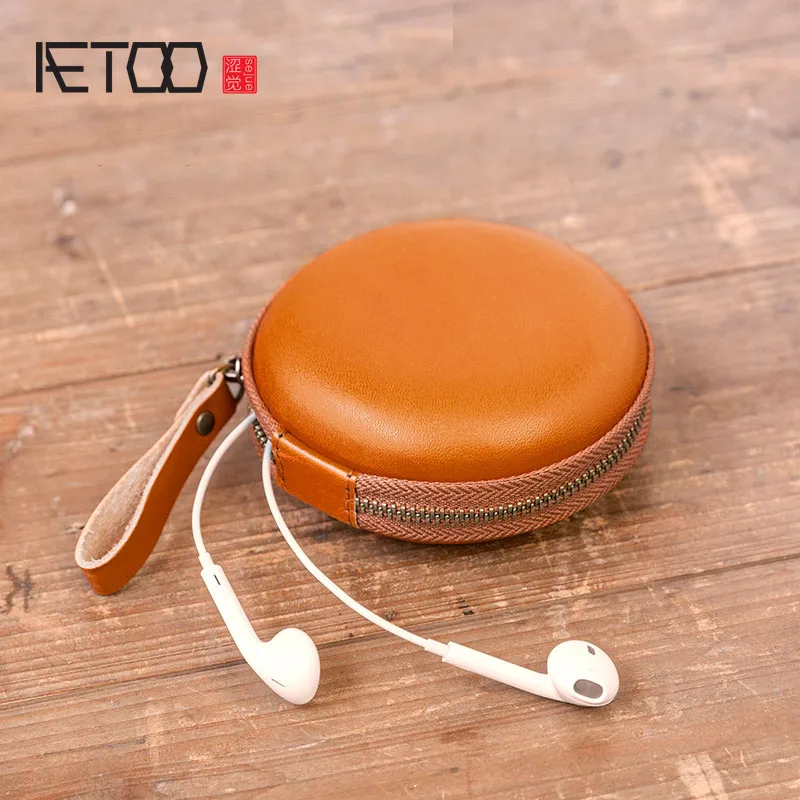 AETOO Mobile phone charger headset pack zero wallet, first layer of leather condom storage box multi-function.
AETOO Mobile phone charger headset pack zero wallet, first layer of leather condom storage box multi-function.