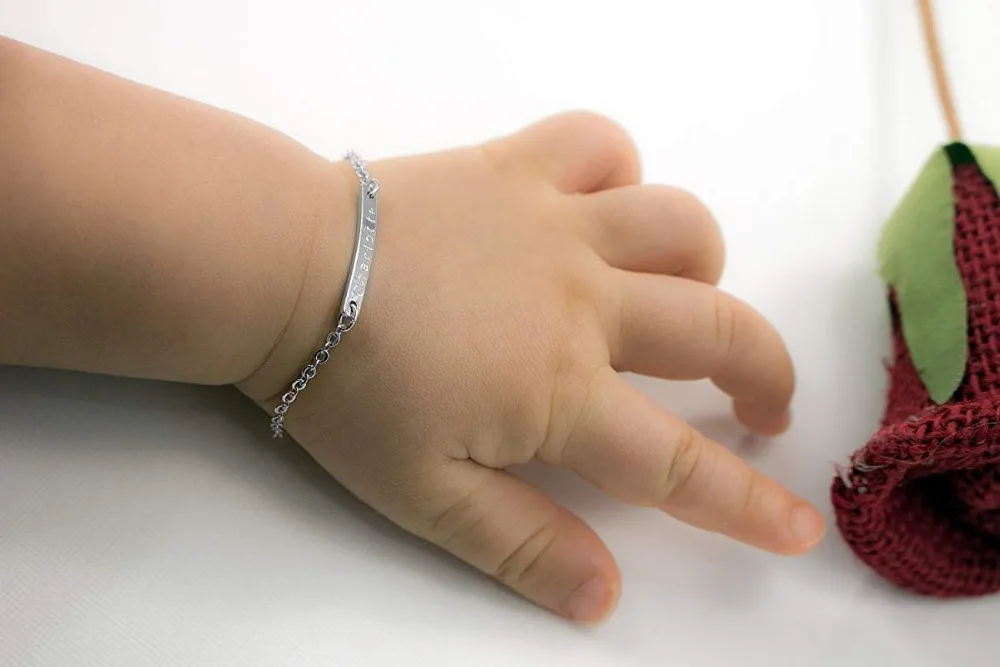 Personalize A Dainty Baby Name Bar Bracelet 4" Chain Engraving New Born to Children gift and First Birthday Baby shower Gift
Personalize A Dainty Baby Name Bar Bracelet 4" Chain Engraving New Born to Children gift and First Birthday Baby shower Gift