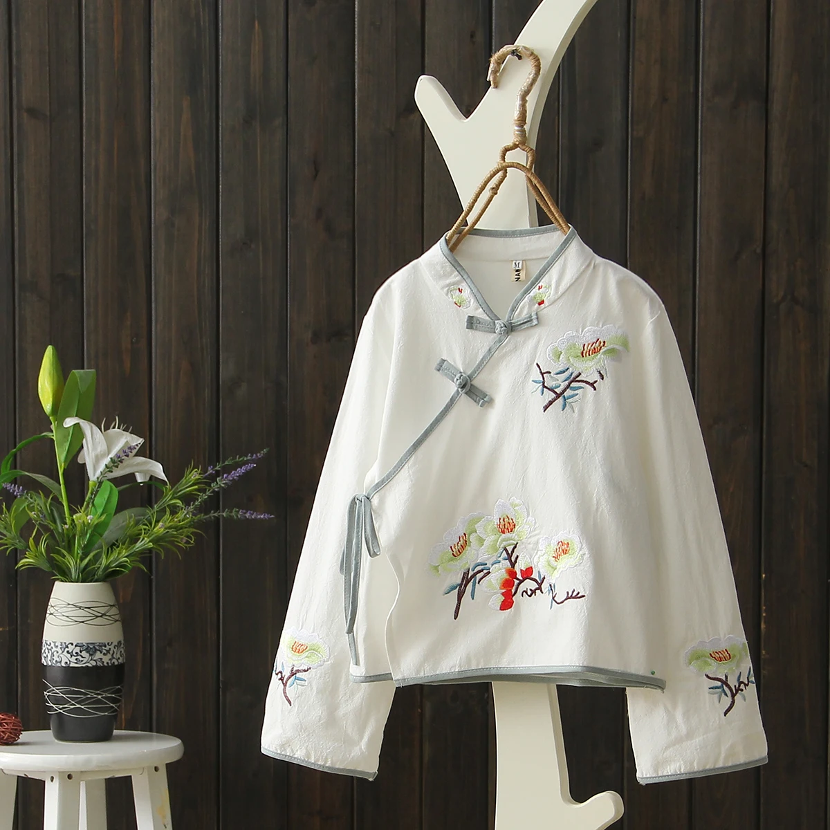 2019 chinese style blouse tang suit tops costume women's three quarter sleeve clothes qipao tops plus large
2019 chinese style blouse tang suit tops costume women's three quarter sleeve clothes qipao tops plus large
