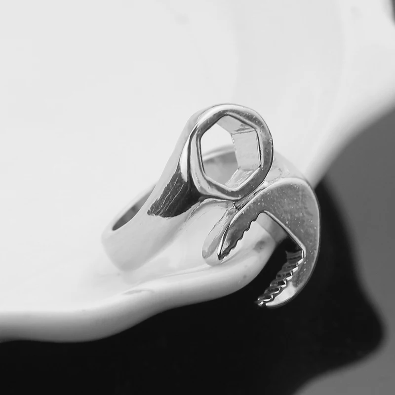 2021 New metal plating Fresco Biker Mechanic Wrench Estilo Punk ring para homens Tamanho 7-12 anel masculino | Украшения и