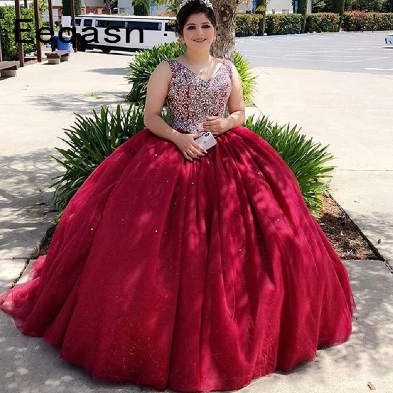 2019 Sparkling Tulle Quinceanera Dresses Ball Gown Crystal Beaded V Neck Tulle Girl Party Gown vestido debutante
2019 Sparkling Tulle Quinceanera Dresses Ball Gown Crystal Beaded V Neck Tulle Girl Party Gown vestido debutante