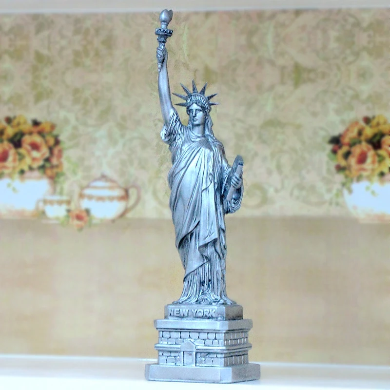 Statue of Liberty Tourism Souvenir Ornaments Ornaments European Characters American Liberty Resin Model
Statue of Liberty Tourism Souvenir Ornaments Ornaments European Characters American Liberty Resin Model