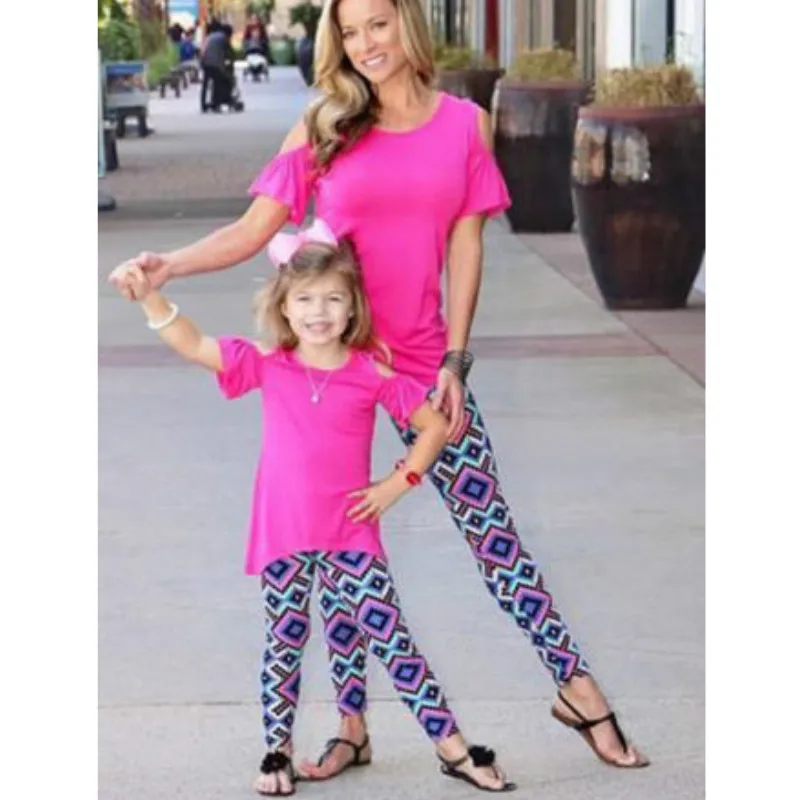2018 Mommy and me clothes mother daughter leggings matching pants print pants family look
2018 Mommy and me clothes mother daughter leggings matching pants print pants family look