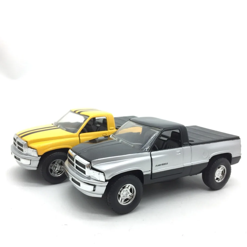 Sale High simulation Dodge Pickup,1:32 scale Alloy car model,High quality collection toy,Free Shipping,wholesale
Sale High simulation Dodge Pickup,1:32 scale Alloy car model,High quality collection toy,Free Shipping,wholesale