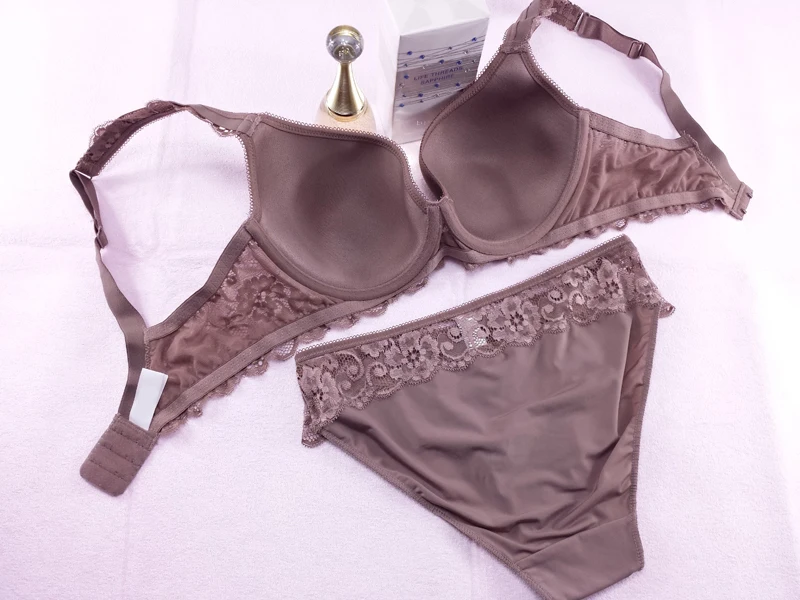 Plus Size Bra Set 3D Air Mesh Breath Underwear Full Cup Minimizer Women Lingerie Lace Intimates Ladies Bra and Panty Set Quality 30