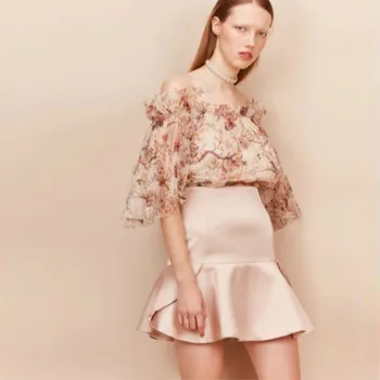 Runway Designer Women Suits 2018 Summer Sexy Off Shoulder Ruffles Female Printed Floral Chiffon Top Patchwork Mini Skirt Set New
Runway Designer Women Suits 2018 Summer Sexy Off Shoulder Ruffles Female Printed Floral Chiffon Top Patchwork Mini Skirt Set New