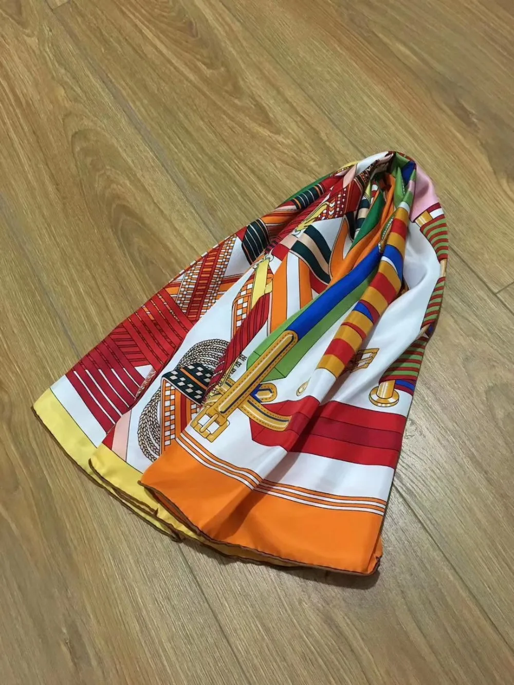 2019 new arrival fashion elegant brand 100% silk scarf 90*90 cm square shawl hand made roll wrap for women lady free shipping
2019 new arrival fashion elegant brand 100% silk scarf 90*90 cm square shawl hand made roll wrap for women lady free shipping
