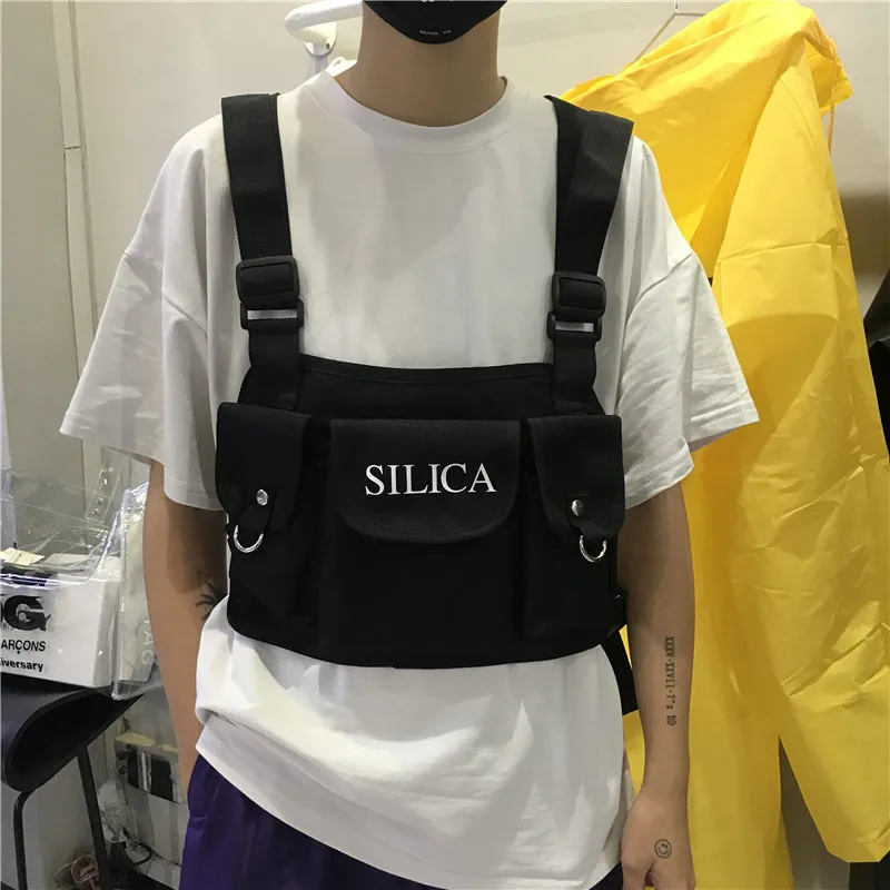 New Fashion Chest Rig Bag for Men Alyx Cross Shoulder Bags Adjustable Functional Canvas Chest Waist Bag Black White Kanye West
New Fashion Chest Rig Bag for Men Alyx Cross Shoulder Bags Adjustable Functional Canvas Chest Waist Bag Black White Kanye West
