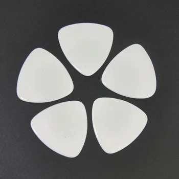 Lots of 100 pcs Rounded Triangle Heavy 0.96mm Celluloid Guitar Picks Solid White
Lots of 100 pcs Rounded Triangle Heavy 0.96mm Celluloid Guitar Picks Solid White