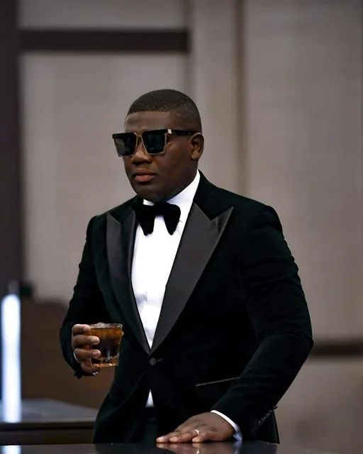 2020 2pcs Jacket Pants Set Fashion Men Suits Dark green Velvet Peak Lapel Jacket With Black Pants For Wedding Groom Prom Tuxedos
2020 2pcs Jacket Pants Set Fashion Men Suits Dark green Velvet Peak Lapel Jacket With Black Pants For Wedding Groom Prom Tuxedos