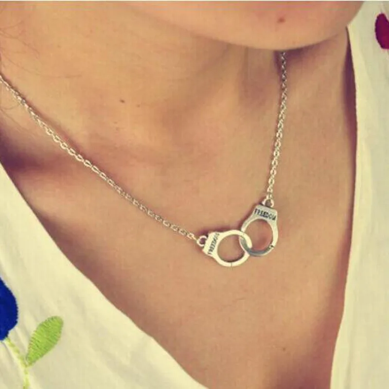 Handcuff Pendant Necklace For Women Men Steampunk Fashion Jewelry Lover's Collares FREEDOM Valentine's Day Gift HOT 2019
Handcuff Pendant Necklace For Women Men Steampunk Fashion Jewelry Lover's Collares FREEDOM Valentine's Day Gift HOT 2019