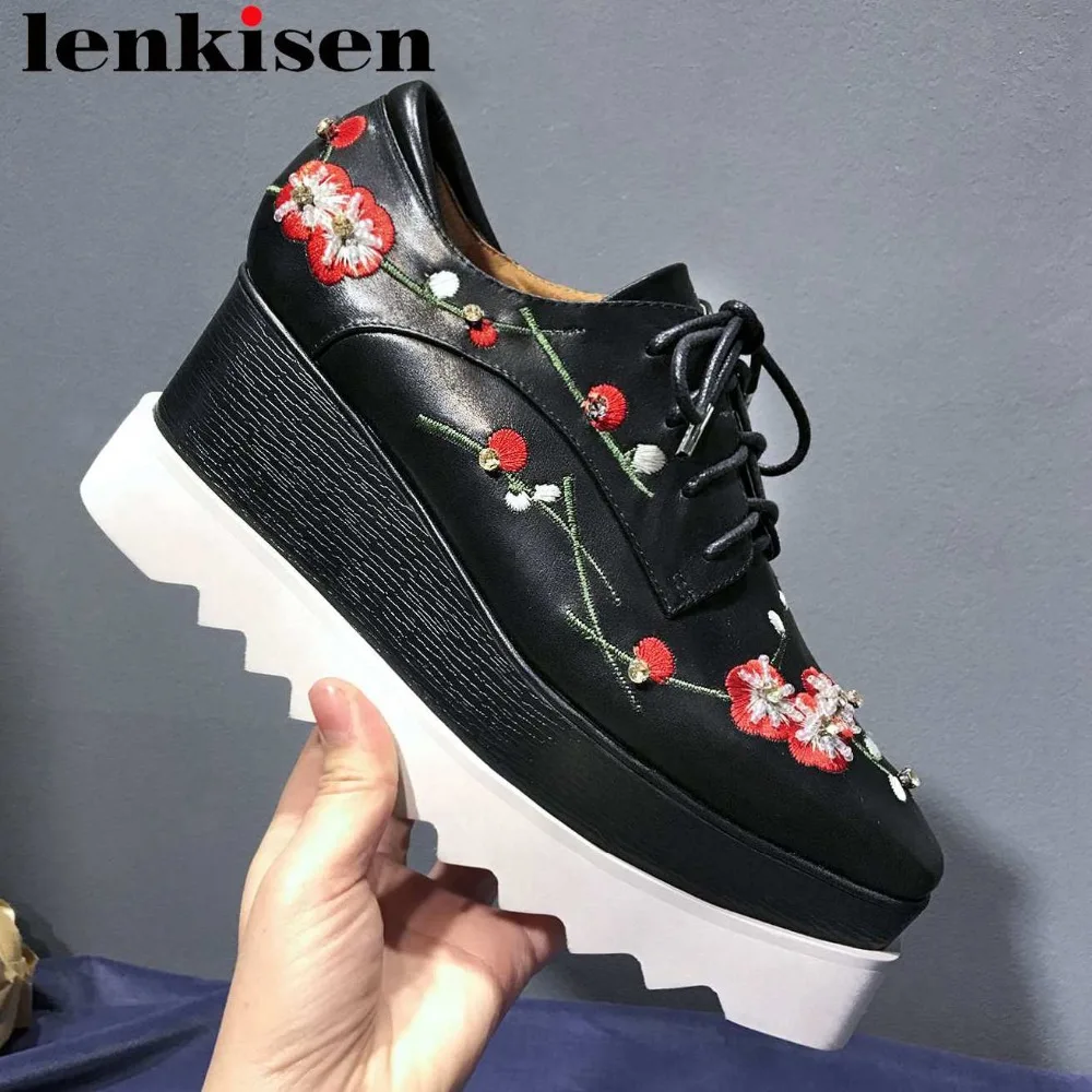 High quality handmade natural leather pretty girls flowers embroidery crystals high bottom wedges platform square toe pumps L18
High quality handmade natural leather pretty girls flowers embroidery crystals high bottom wedges platform square toe pumps L18