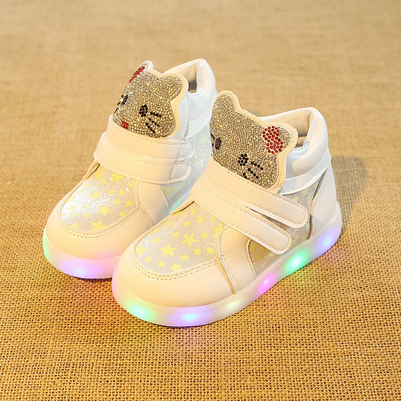 New 2017 European cartoon boots girls boys high quality LED shoes for kids nice Lovely cartoon lighting baby sneakers
New 2017 European cartoon boots girls boys high quality LED shoes for kids nice Lovely cartoon lighting baby sneakers