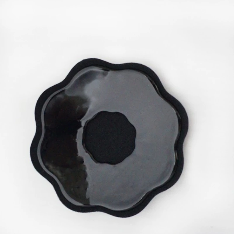 Newest Fashion Reusable Self-Adhesive Silicone Breast Nipple Cover Bra 
Newest Fashion Reusable Self-Adhesive Silicone Breast Nipple Cover Bra