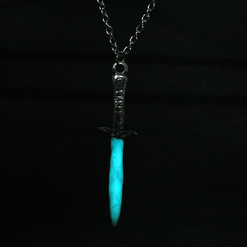 Светящаяся цепочка ожерелье с мечом dongshengBilbo bagbs меч аксессуары из искусственного