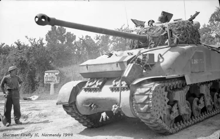 Sherman-Firefly-IC,-Normandy-1944