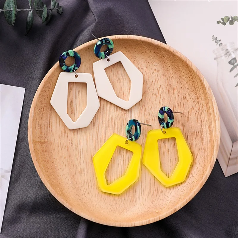 4* Korea New Orange White Contrast Irregular Trapezoidal Long Pendant Ladies Earrings Acetate Geometry Acrylic Large Earrings
4* Korea New Orange White Contrast Irregular Trapezoidal Long Pendant Ladies Earrings Acetate Geometry Acrylic Large Earrings