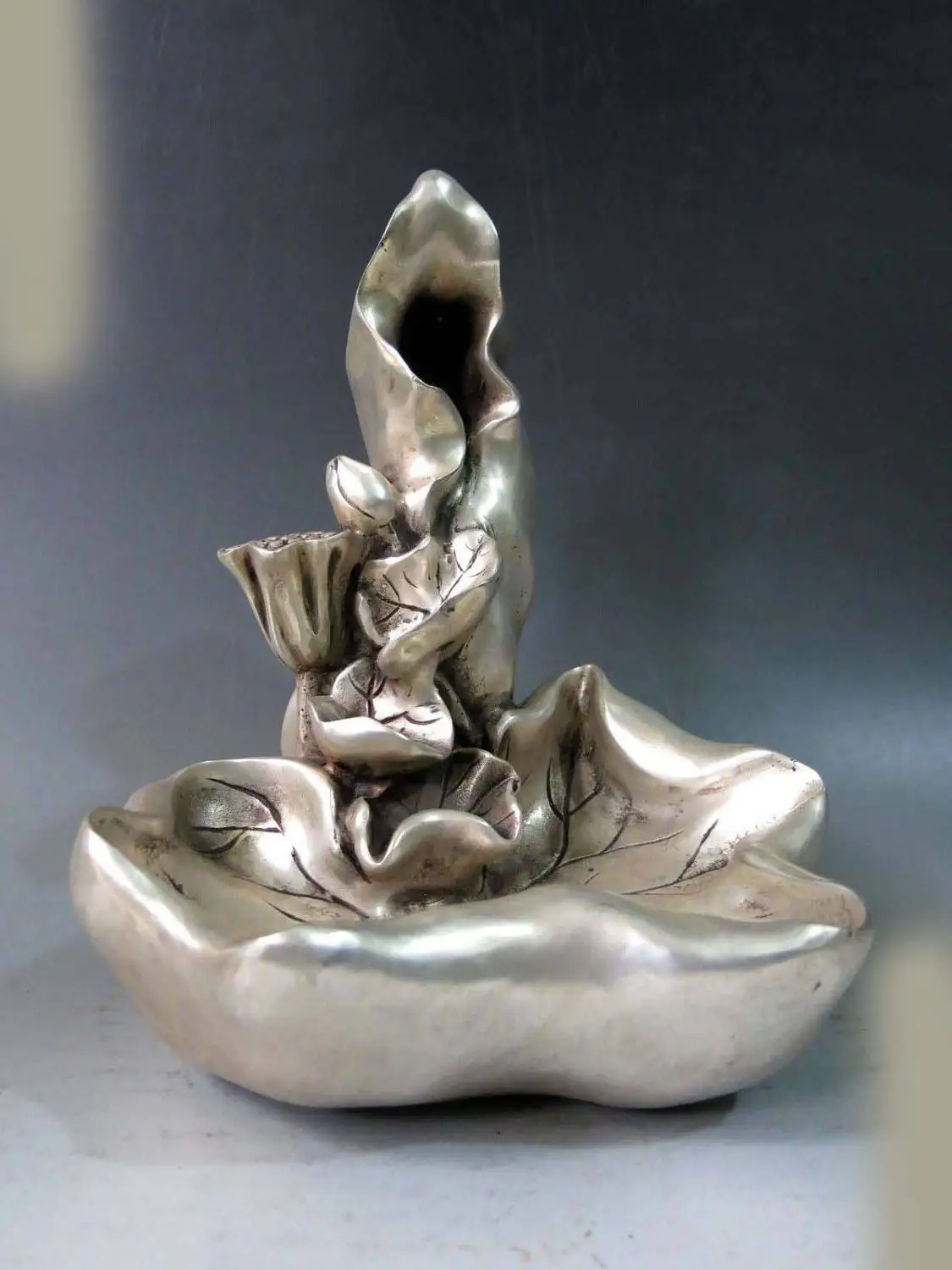 10" China silver carved Seedpod of the lotus Lotus leaf Ink Stone Statue (D0426)
10" China silver carved Seedpod of the lotus Lotus leaf Ink Stone Statue (D0426)