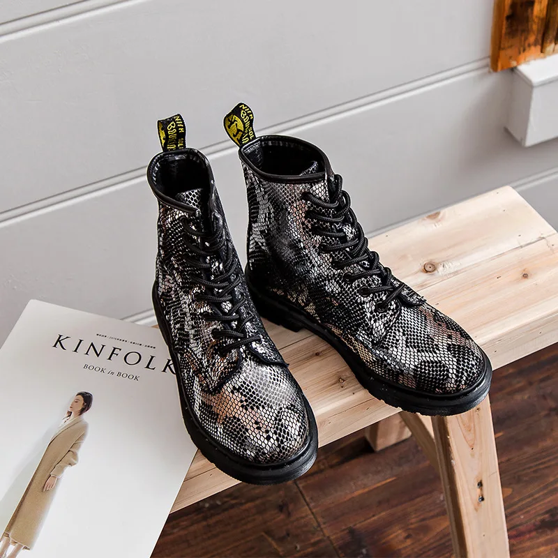 Jookrrix 2018 Autumn Brand Girl Boots Lady Real Leather Shoes Women Casual Martin Boots Cross-tied Breathable Black Cobra Soft 
Jookrrix 2018 Autumn Brand Girl Boots Lady Real Leather Shoes Women Casual Martin Boots Cross-tied Breathable Black Cobra Soft
