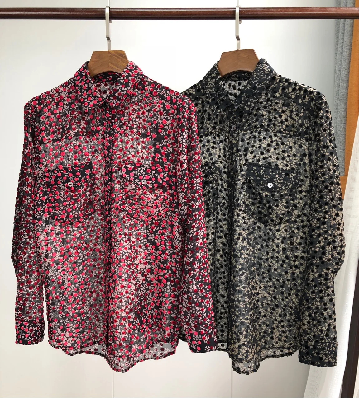Flocked floral square collar French street fashion flocking craft sexy long sleeve shirt women tops blouse
Flocked floral square collar French street fashion flocking craft sexy long sleeve shirt women tops blouse