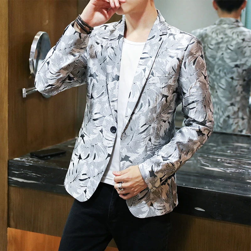 HOO 2019 male autumn new tide printed character blazer handsome male fashion in a blue blazer
HOO 2019 male autumn new tide printed character blazer handsome male fashion in a blue blazer