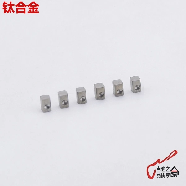 1 set (6) Korean titanium alloy twin rocker bridge press string clamp chordlock small iron block suitable for Floyd Rose
1 set (6) Korean titanium alloy twin rocker bridge press string clamp chordlock small iron block suitable for Floyd Rose