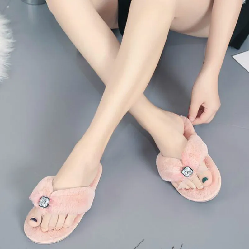 Slippers female 2019 winter wear furry drag outdoor warm woman shoes ladies rhinestone fluff flip flops with beautiful riband
Slippers female 2019 winter wear furry drag outdoor warm woman shoes ladies rhinestone fluff flip flops with beautiful riband
