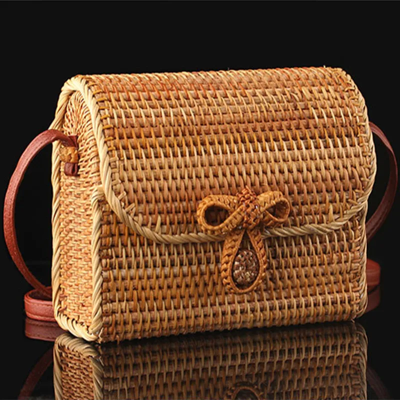 Hand-woven Rattan Women Handbags Natural Solid Messenger Bags Lady Beach Straw Bag Fashion Cross Body Bags
Hand-woven Rattan Women Handbags Natural Solid Messenger Bags Lady Beach Straw Bag Fashion Cross Body Bags