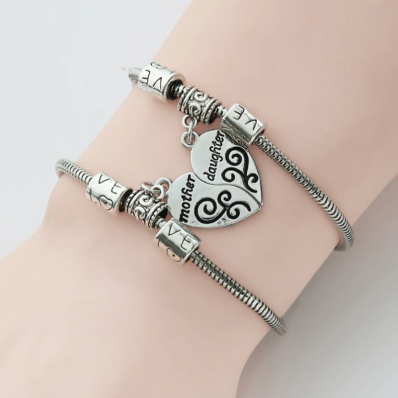 Mother Daughter Charms Bracelet Femme Puzzle Love Heart Chain Bracelets For Women Family Jewelry For Mother's Day Christmas Gift
Mother Daughter Charms Bracelet Femme Puzzle Love Heart Chain Bracelets For Women Family Jewelry For Mother's Day Christmas Gift
