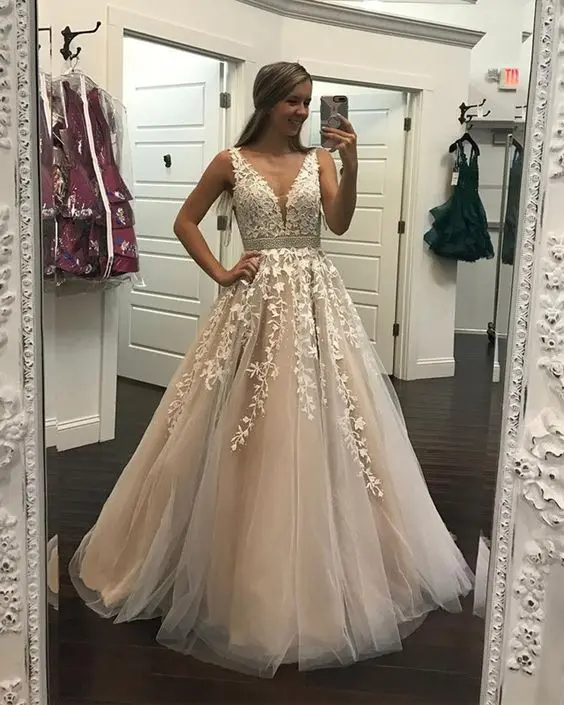 Simple Elegant Tulle Appliques Prom Long Dresses V-neck Sleeveless Cheap Evening Dress For Women
Simple Elegant Tulle Appliques Prom Long Dresses V-neck Sleeveless Cheap Evening Dress For Women
