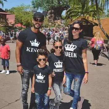 family look mommy and me clothes matching outfits mother daughter father son crown tshirt mom baby tops dress summer clothing
family look mommy and me clothes matching outfits mother daughter father son crown tshirt mom baby tops dress summer clothing