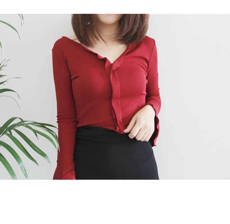 2019 autumn new sexy temperament retro V-neck dew bones lotus leaf sleeve longsleeved T-shirt female Slim shirt
2019 autumn new sexy temperament retro V-neck dew bones lotus leaf sleeve longsleeved T-shirt female Slim shirt