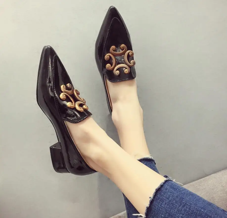 Women loafers fashionable British style women's patent leather shoes 2019 new style pointed loafers metal buckle women shoes
Women loafers fashionable British style women's patent leather shoes 2019 new style pointed loafers metal buckle women shoes