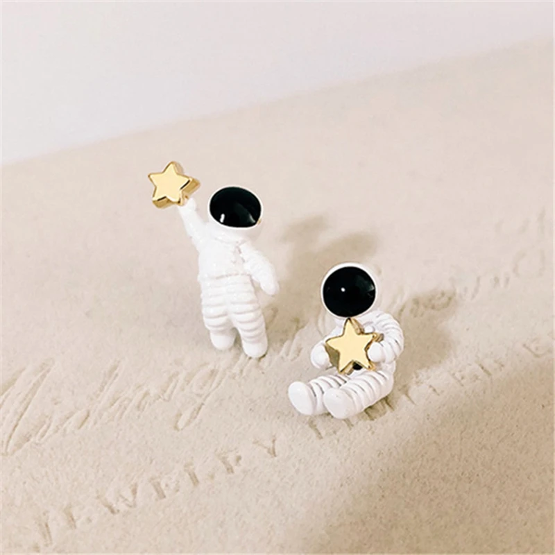 SHUANGR Korea Creative Cute Starry Sky Space Star Earrings Asymmetrical Astronaut Small Stud Earrings for Women Girl Jewelry
SHUANGR Korea Creative Cute Starry Sky Space Star Earrings Asymmetrical Astronaut Small Stud Earrings for Women Girl Jewelry