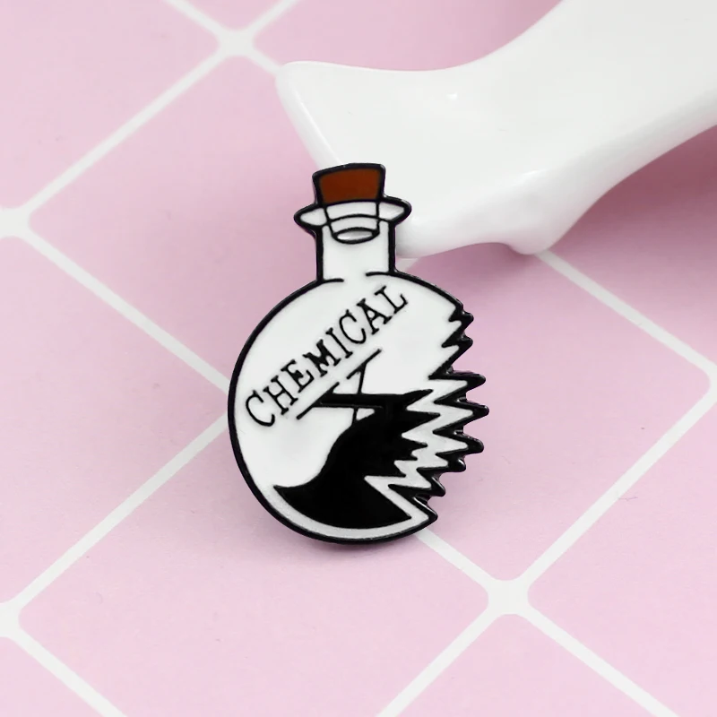 Unique Design Chemical Bottle Brooch "Clumsy Professor / Chemistry X" Scientific Experiment Enamel Pin Coat Badge Friends Gifts
Unique Design Chemical Bottle Brooch "Clumsy Professor / Chemistry X" Scientific Experiment Enamel Pin Coat Badge Friends Gifts